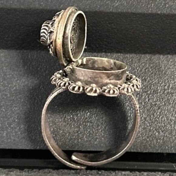 Poison Ring with Makers Mark Sterling Silver Adjustable Turquoise Stone - Picture 4 of 10